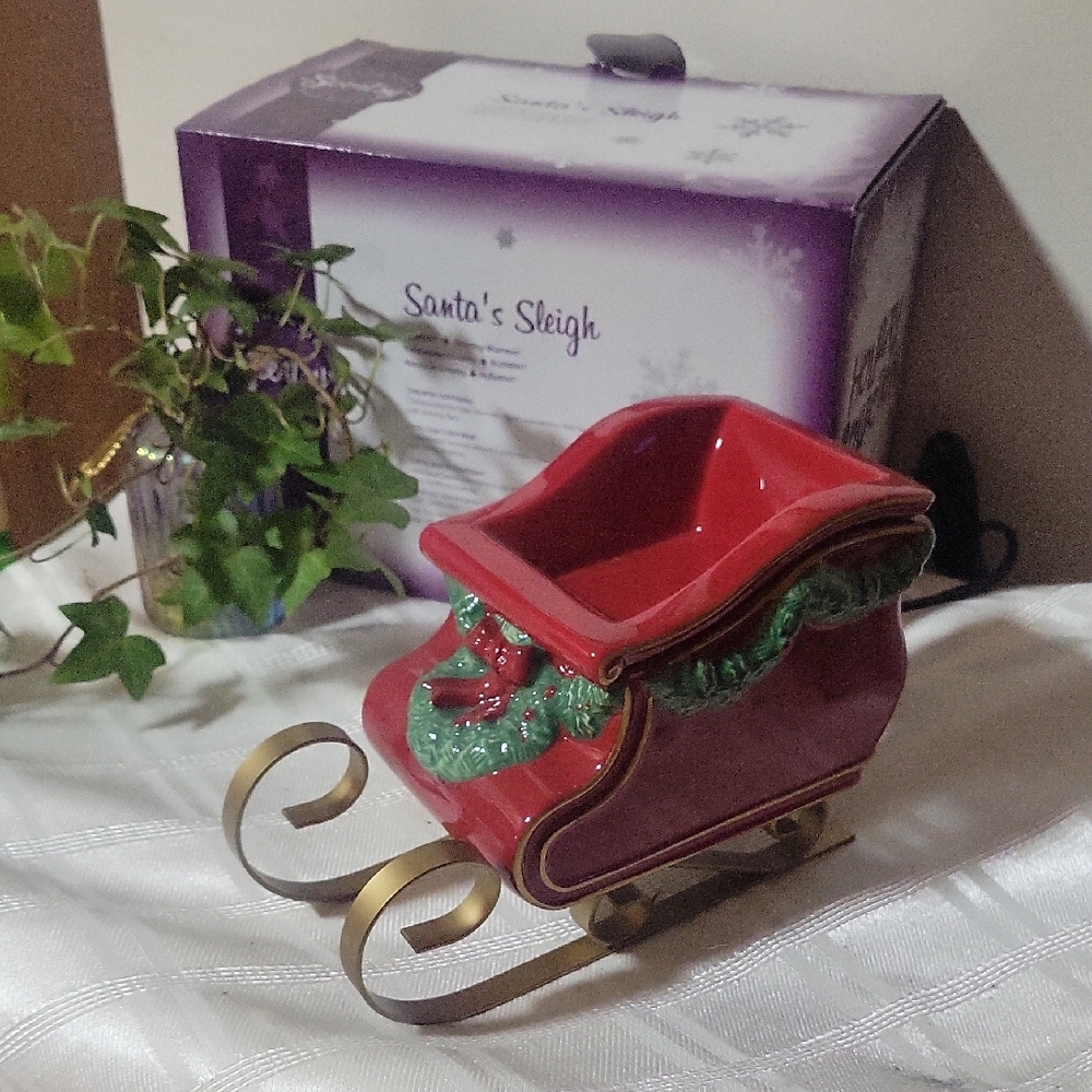 Scentsy Santa's Sleigh NIB